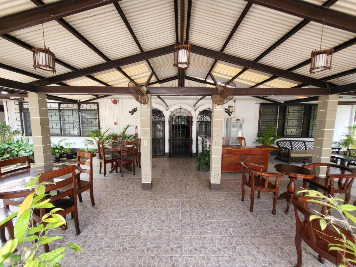 Ayahay Sa Matutina Hotel Puerto Princesa Kültér fotó